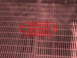 galvanizli-platform-izgaralari-paslanmaz-petek-izgarasi-basamak-metal-celik-izgara